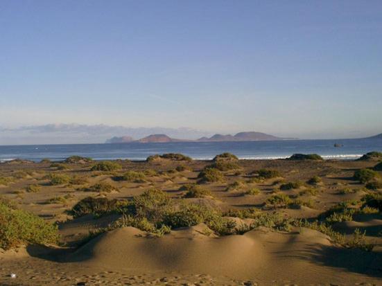 Beautiful Small Bungalow, Amazing Views And Garden Famara Bagian luar foto