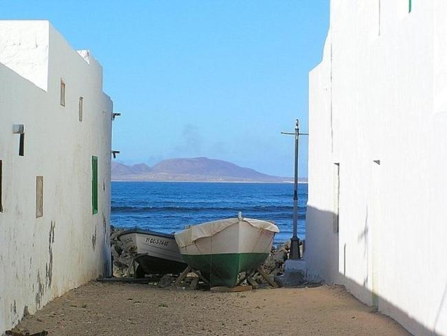 Beautiful Small Bungalow, Amazing Views And Garden Famara Bagian luar foto