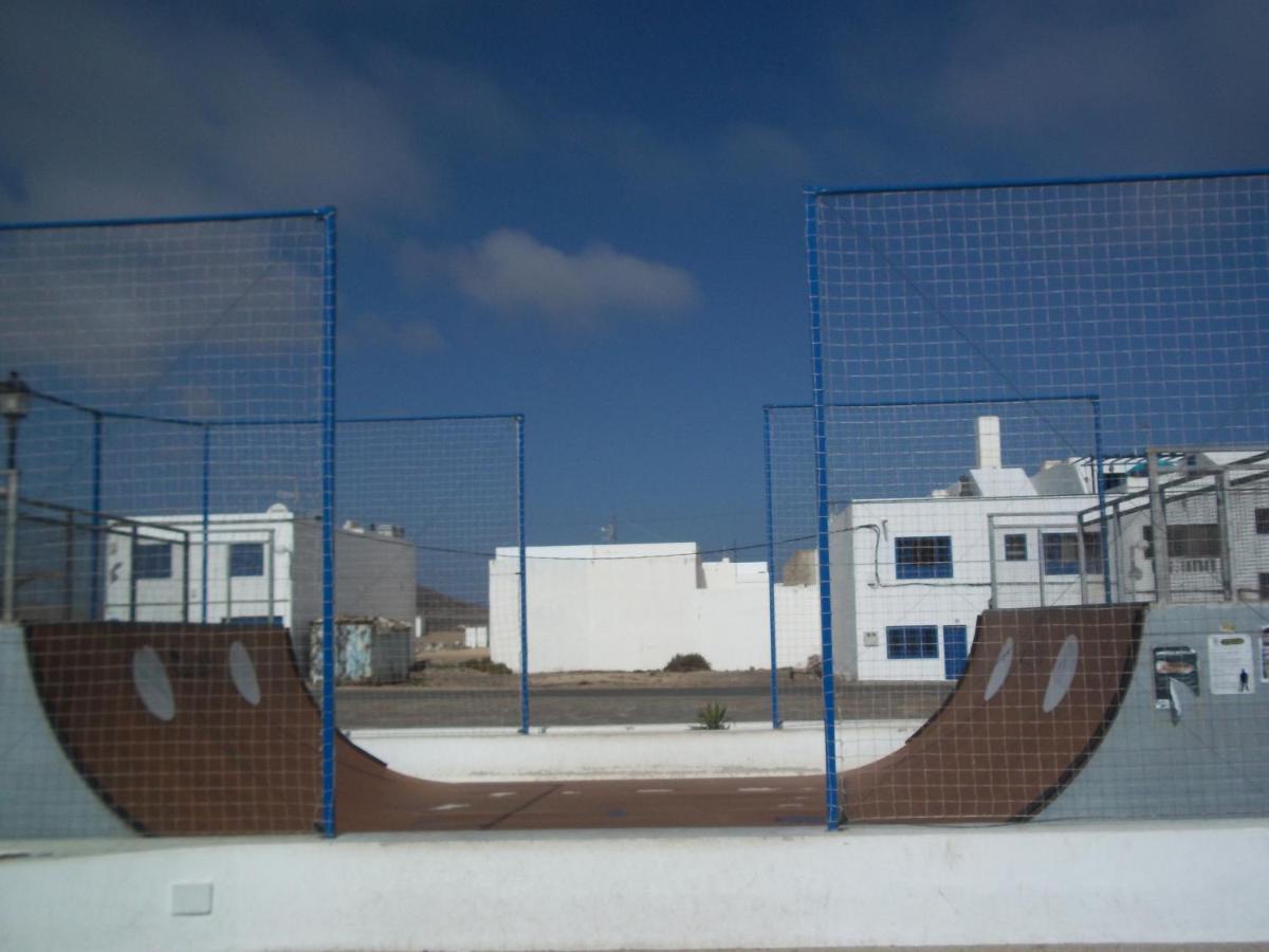 Beautiful Small Bungalow, Amazing Views And Garden Famara Bagian luar foto