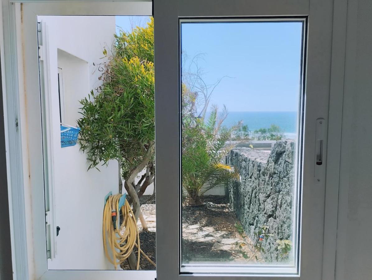 Beautiful Small Bungalow, Amazing Views And Garden Famara Bagian luar foto