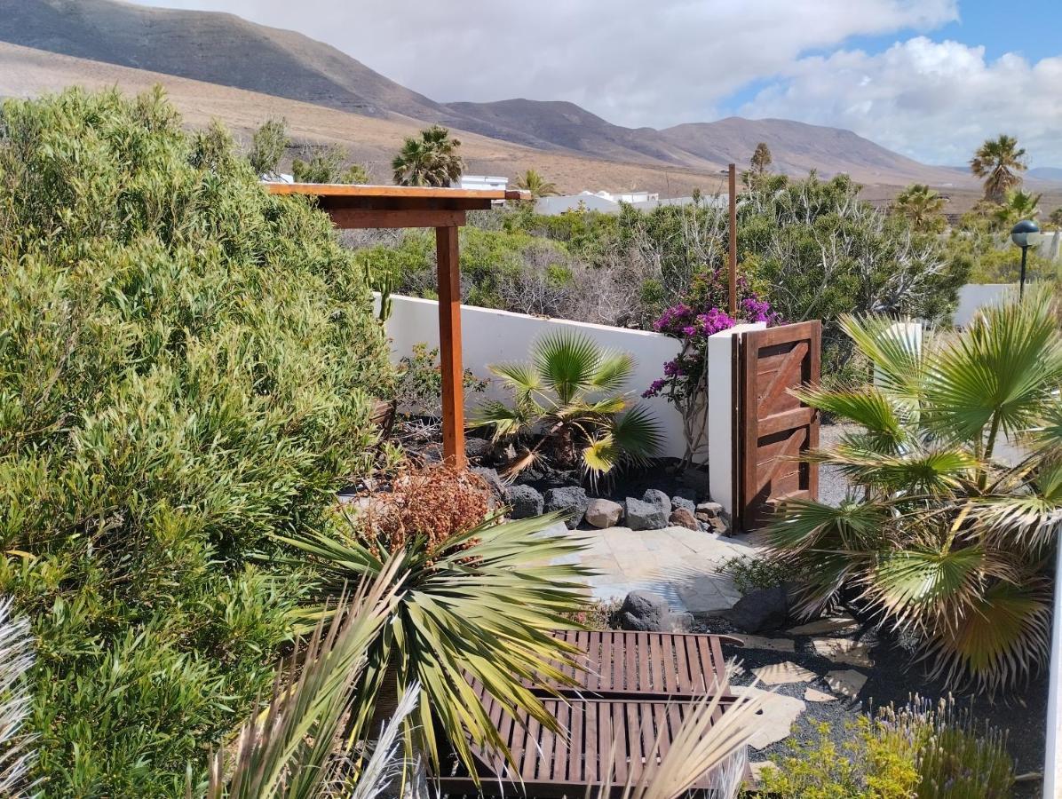 Beautiful Small Bungalow, Amazing Views And Garden Famara Bagian luar foto