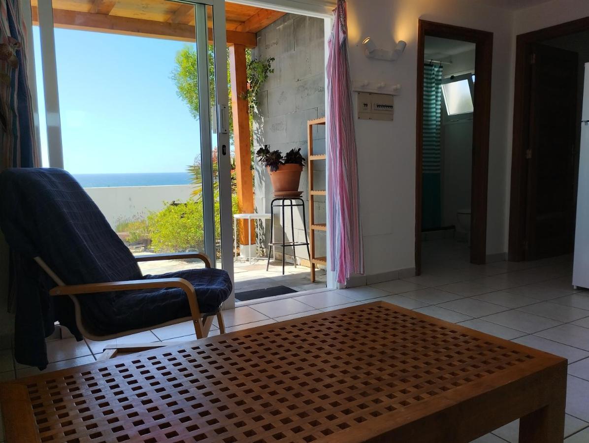 Beautiful Small Bungalow, Amazing Views And Garden Famara Bagian luar foto